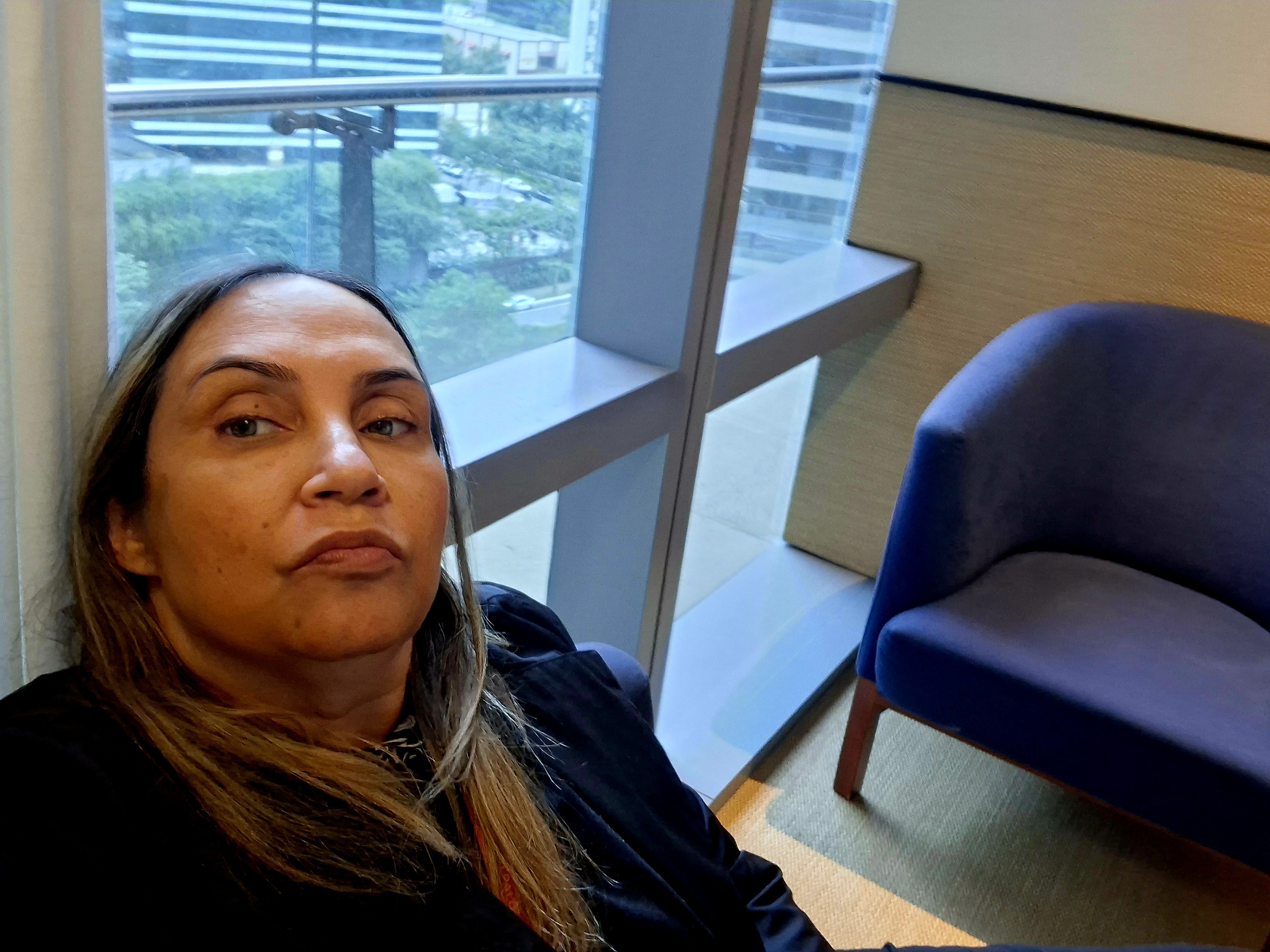 Dra. Julia Sereicikas em consultório